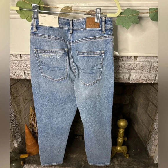American Eagle Mom Jean size 2 Daylight Destroy distressed denim light wash - Picture 3 of 4